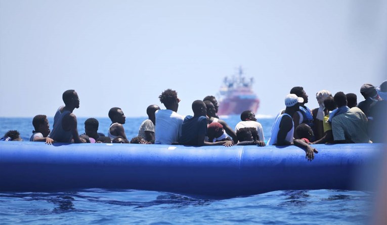 Malta pristala primiti 90 migranata koje je spasila talijanska obalna straža